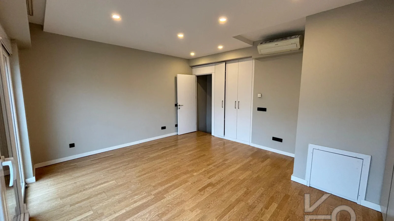 Laci̇vert Cadde Caddebostan Sahi̇lde Kısmi̇ Deni̇z Manzaralı Ara Kat Dubleks Dai̇re 1+1 58m² Net