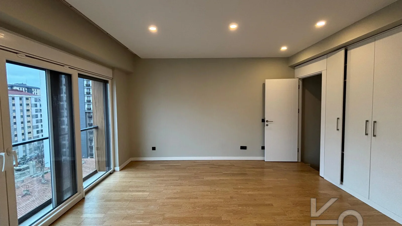 Laci̇vert Cadde Caddebostan Sahi̇lde Kısmi̇ Deni̇z Manzaralı Ara Kat Dubleks Dai̇re 1+1 58m² Net