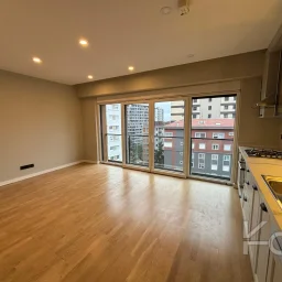 Laci̇vert Cadde Caddebostan Sahi̇lde Kısmi̇ Deni̇z Manzaralı Ara Kat Dubleks Dai̇re 1+1 58m² Net