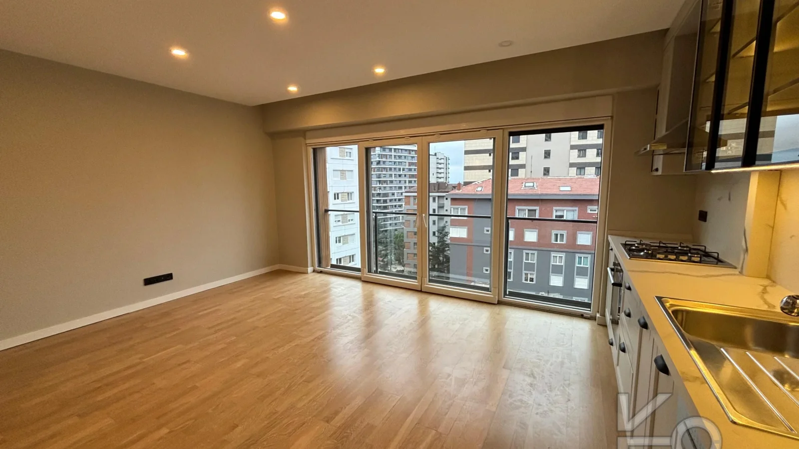 Laci̇vert Cadde Caddebostan Sahi̇lde Kısmi̇ Deni̇z Manzaralı Ara Kat Dubleks Dai̇re 1+1 58m² Net