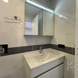 Laci̇vert Cadde Caddebostan Sahi̇lde Kısmi̇ Deni̇z Manzaralı Ara Kat Dubleks Dai̇re 1+1 58m² Net