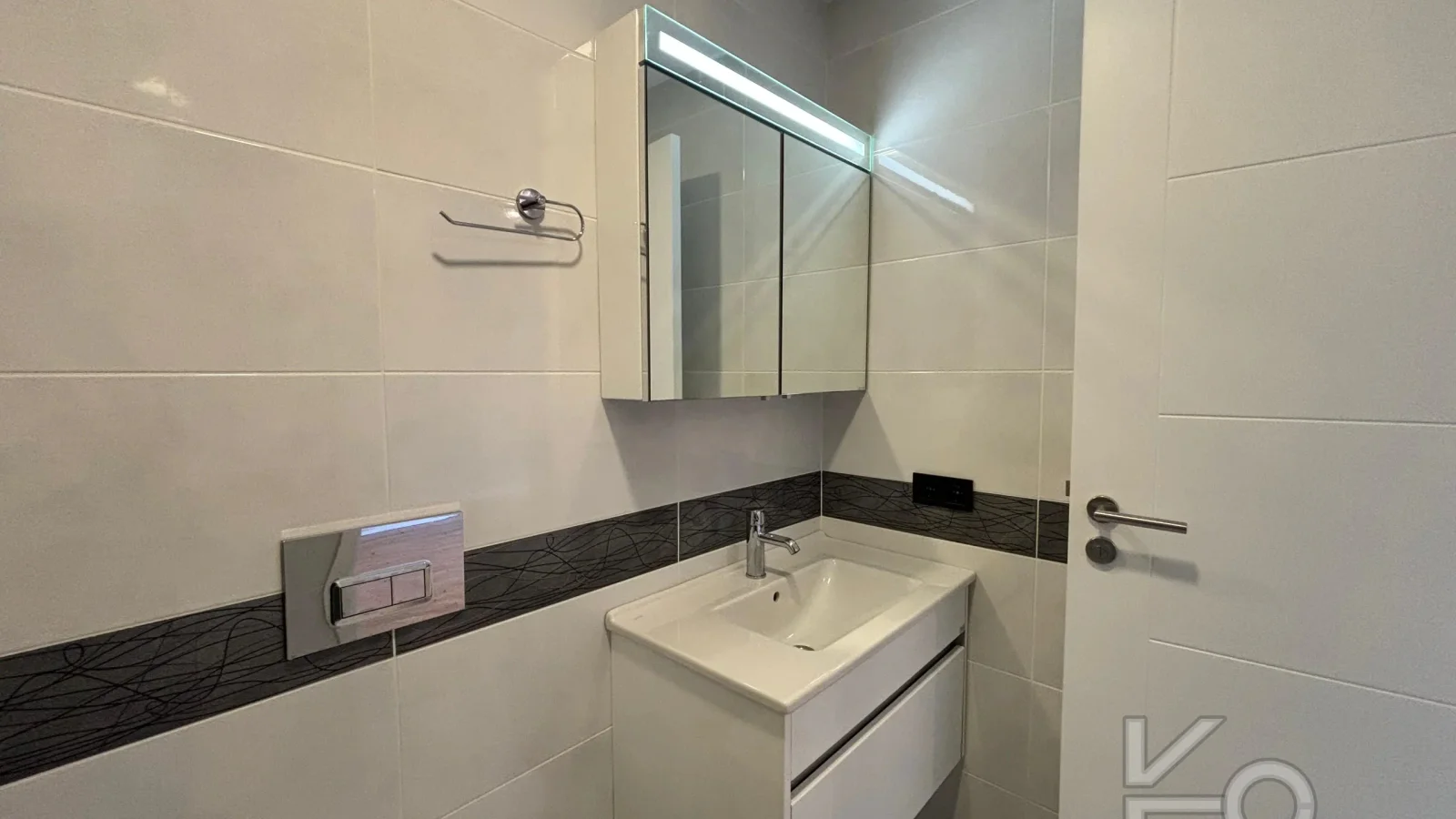 Laci̇vert Cadde Caddebostan Sahi̇lde Kısmi̇ Deni̇z Manzaralı Ara Kat Dubleks Dai̇re 1+1 58m² Net