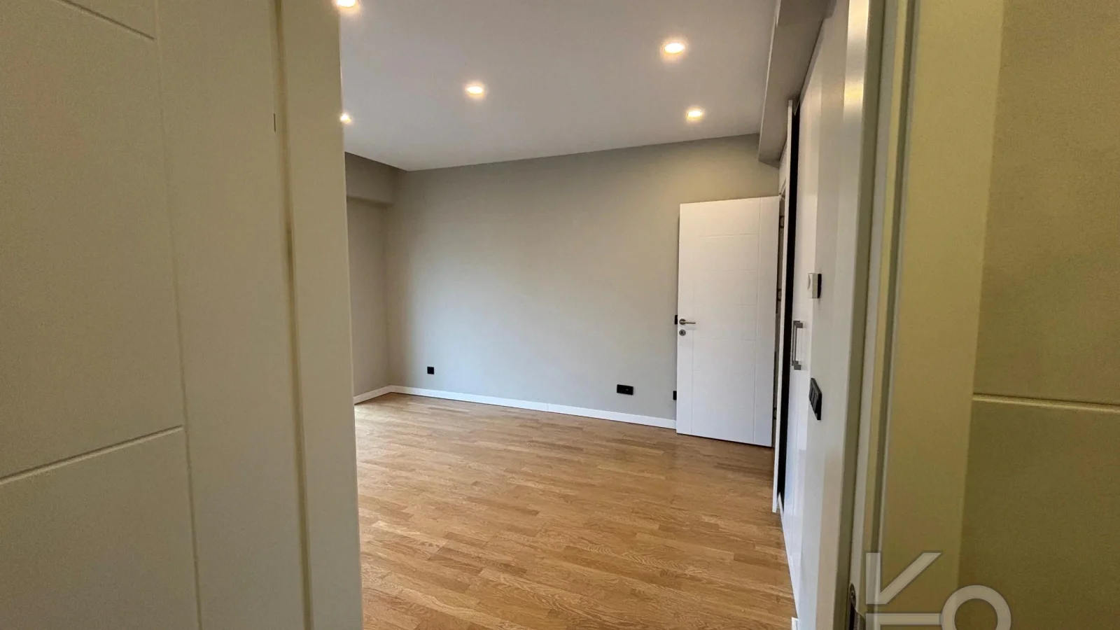 Laci̇vert Cadde Caddebostan Sahi̇lde Kısmi̇ Deni̇z Manzaralı Ara Kat Dubleks Dai̇re 1+1 58m² Net