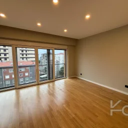 Laci̇vert Cadde Caddebostan Sahi̇lde Kısmi̇ Deni̇z Manzaralı Ara Kat Dubleks Dai̇re 1+1 58m² Net