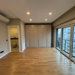 Laci̇vert Cadde Caddebostan Sahi̇lde Kısmi̇ Deni̇z Manzaralı Ara Kat Dubleks Dai̇re 1+1 58m² Net