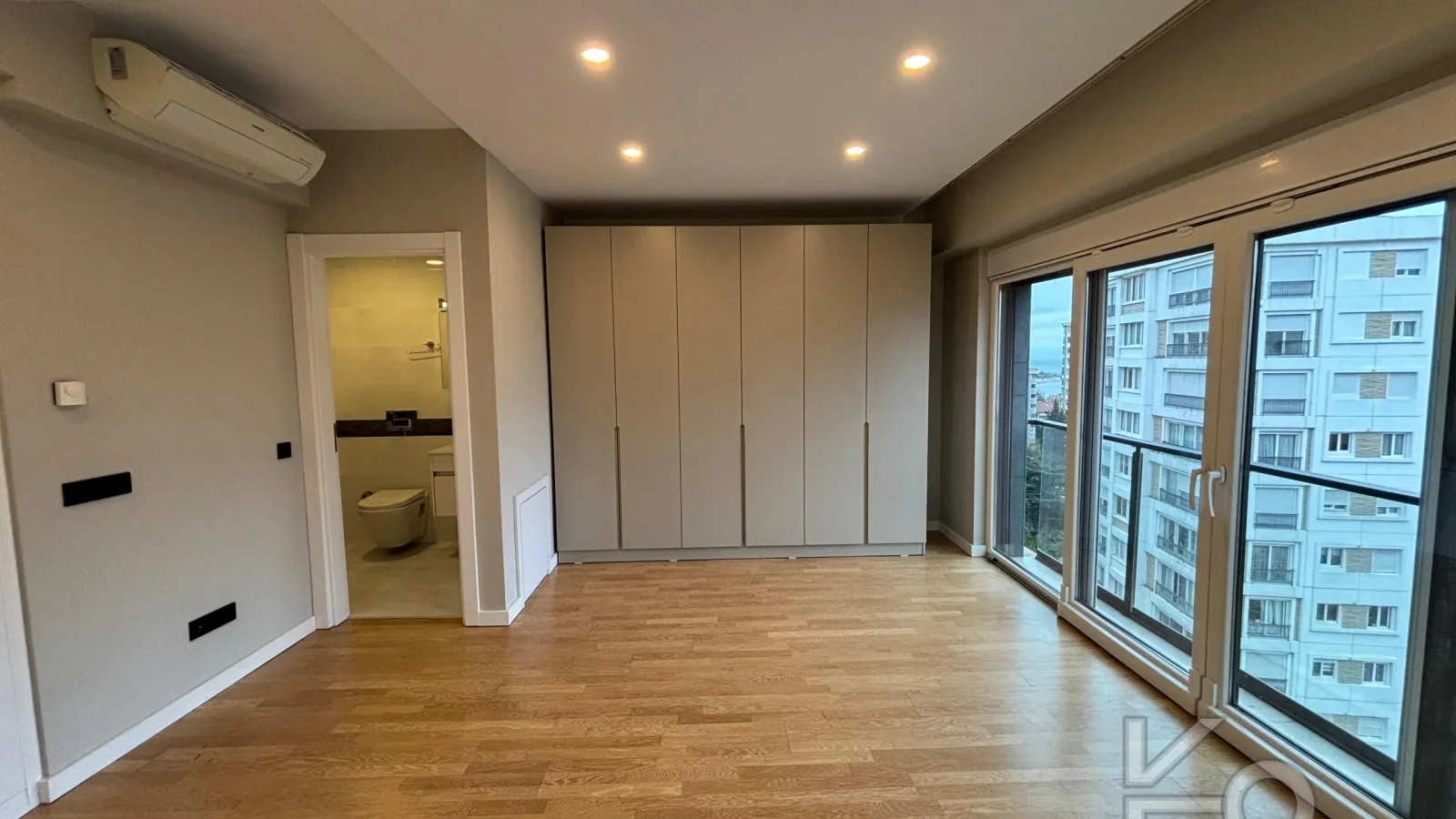 Laci̇vert Cadde Caddebostan Sahi̇lde Kısmi̇ Deni̇z Manzaralı Ara Kat Dubleks Dai̇re 1+1 58m² Net