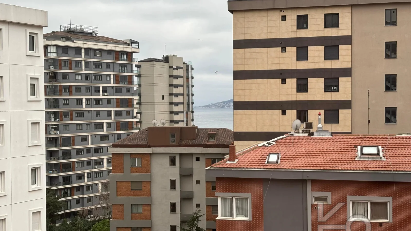 Laci̇vert Cadde Caddebostan Sahi̇lde Kısmi̇ Deni̇z Manzaralı Ara Kat Dubleks Dai̇re 1+1 58m² Net