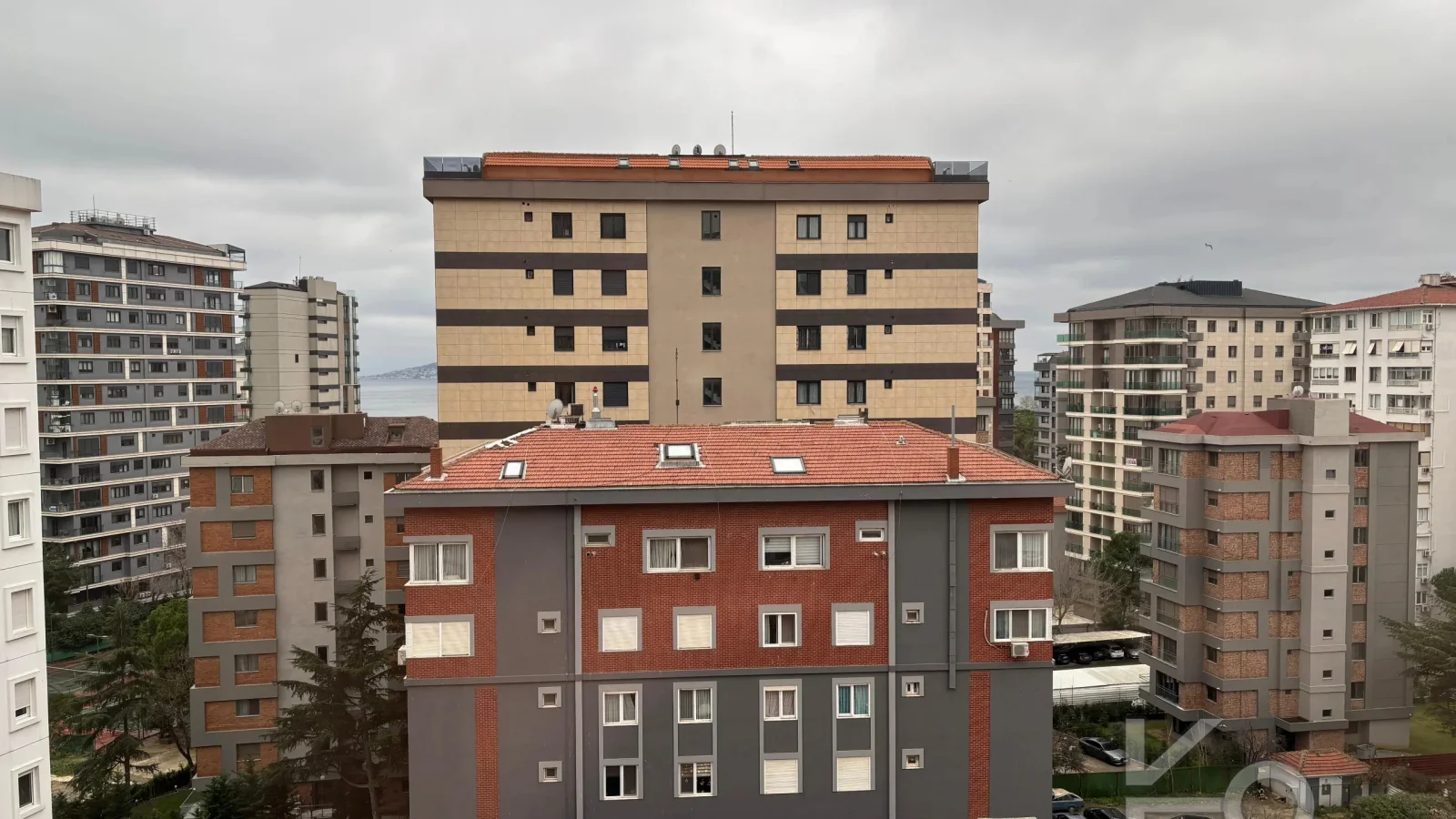 Laci̇vert Cadde Caddebostan Sahi̇lde Kısmi̇ Deni̇z Manzaralı Ara Kat Dubleks Dai̇re 1+1 58m² Net