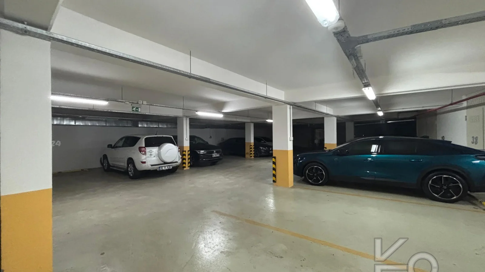 Laci̇vert Cadde Caddebostan Sahi̇lde Kısmi̇ Deni̇z Manzaralı Ara Kat Dubleks Dai̇re 1+1 58m² Net