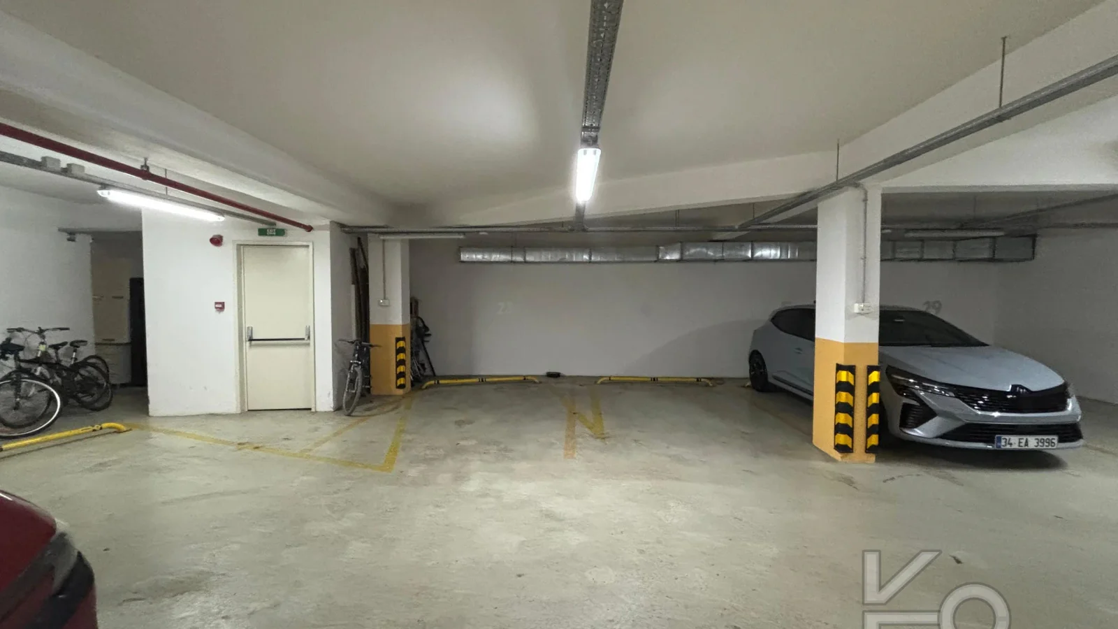 Laci̇vert Cadde Caddebostan Sahi̇lde Kısmi̇ Deni̇z Manzaralı Ara Kat Dubleks Dai̇re 1+1 58m² Net