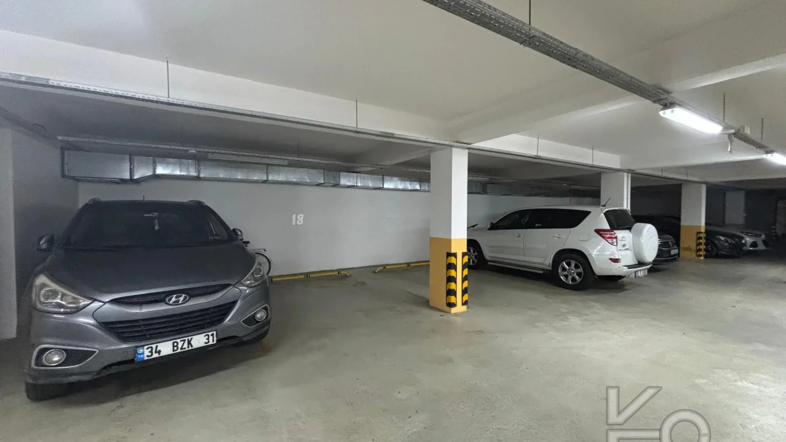 Laci̇vert Cadde Caddebostan Sahi̇lde Kısmi̇ Deni̇z Manzaralı Ara Kat Dubleks Dai̇re 1+1 58m² Net