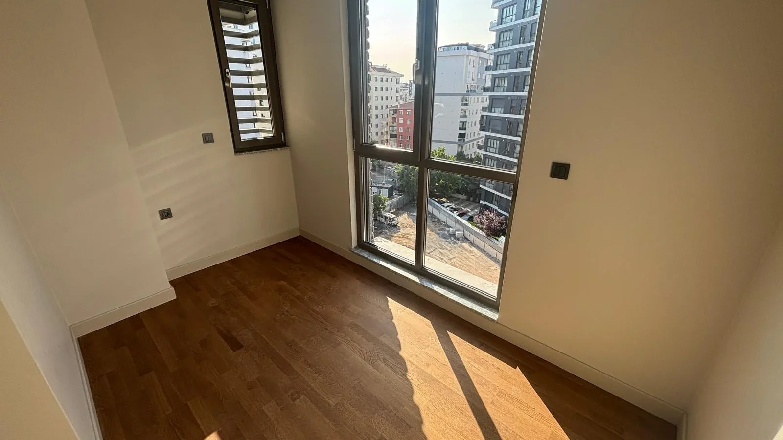 Sağlam'dan Kapanmaz Park Manzaralı Marmaray Yanı 130m2 3+1 Sıfır