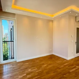Academy Erenköy Bağdat Caddesine Yakın Balkonlu E.banyolu Boş 3+1