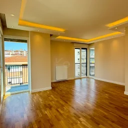 Academy Erenköy Bağdat Caddesine Yakın Balkonlu E.banyolu Boş 3+1