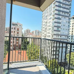 Academy Erenköy Bağdat Caddesine Yakın Balkonlu E.banyolu Boş 3+1