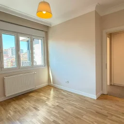 Academy Erenköy Bağdat Caddesine Yakın Balkonlu E.banyolu Boş 3+1