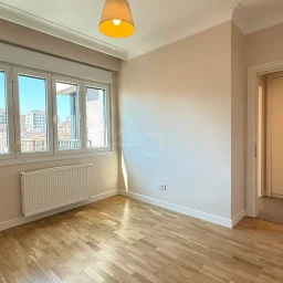 Academy Erenköy Bağdat Caddesine Yakın Balkonlu E.banyolu Boş 3+1