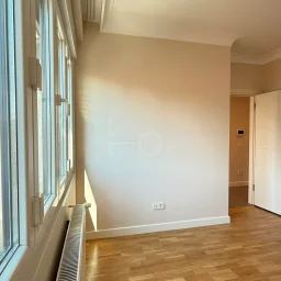 Academy Erenköy Bağdat Caddesine Yakın Balkonlu E.banyolu Boş 3+1