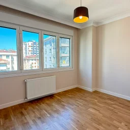 Academy Erenköy Bağdat Caddesine Yakın Balkonlu E.banyolu Boş 3+1