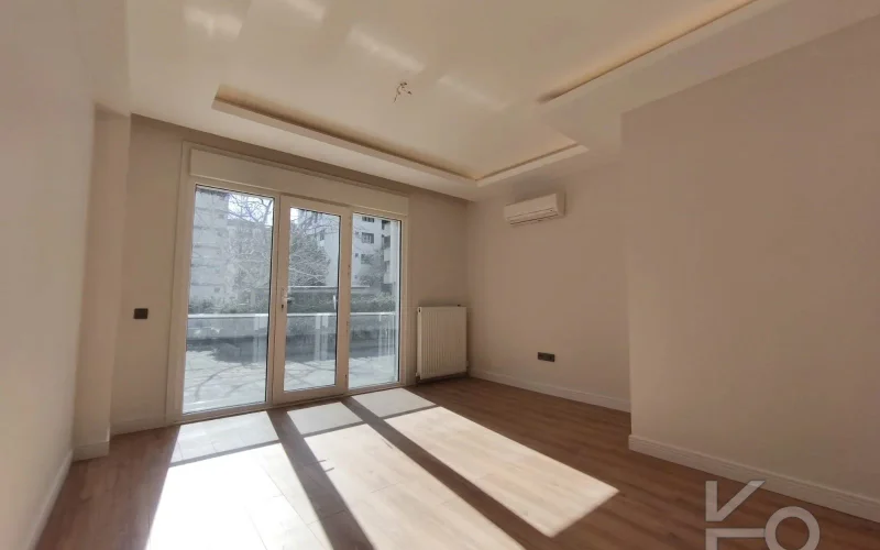 Academy Suadi̇ye Bağdat Caddesi̇ne Yakin Yüksek Gi̇ri̇ş Renöveli̇ 75m2 Net 2+1