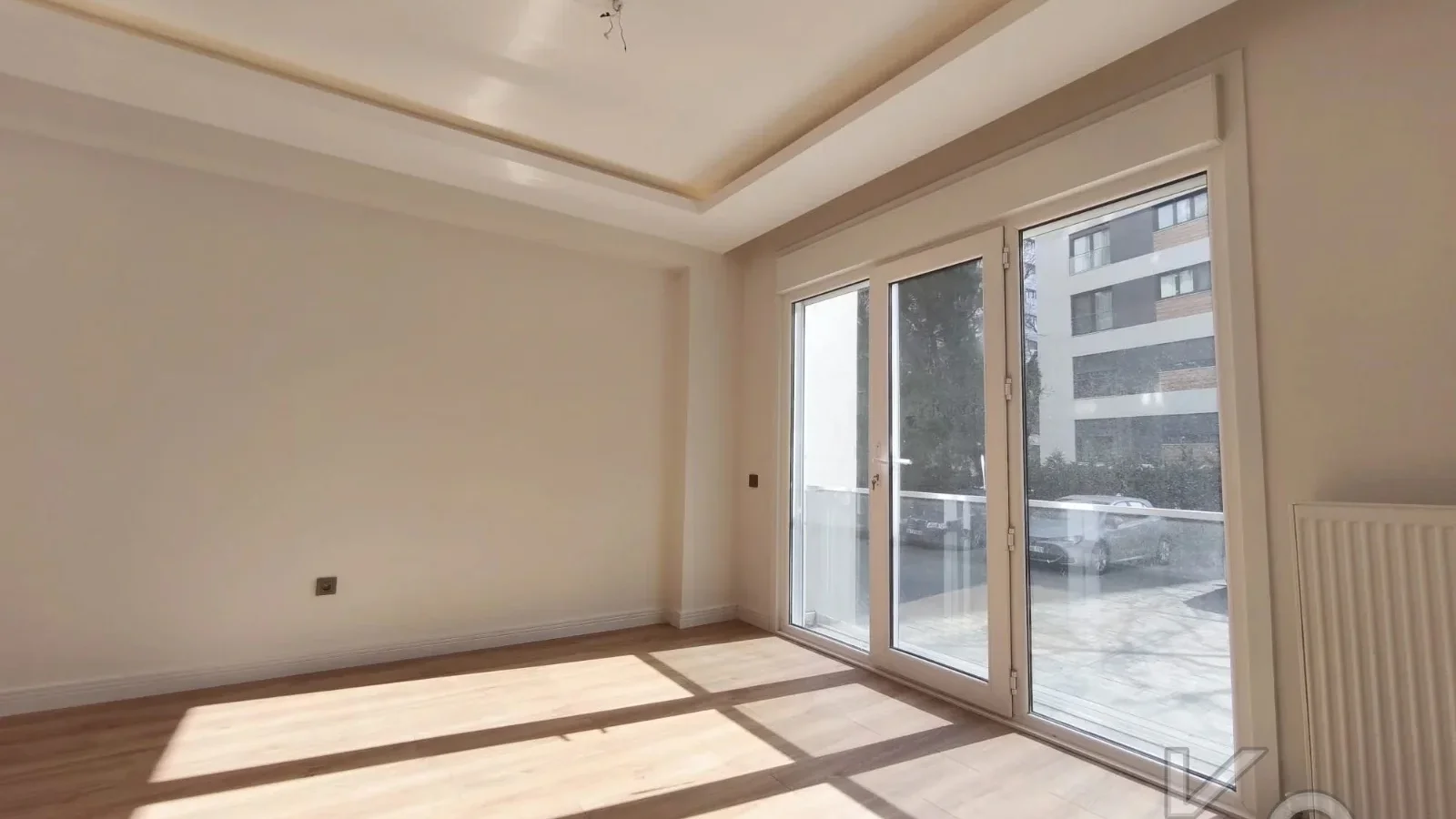 Academy Suadi̇ye Bağdat Caddesi̇ne Yakin Yüksek Gi̇ri̇ş Renöveli̇ 75m2 Net 2+1