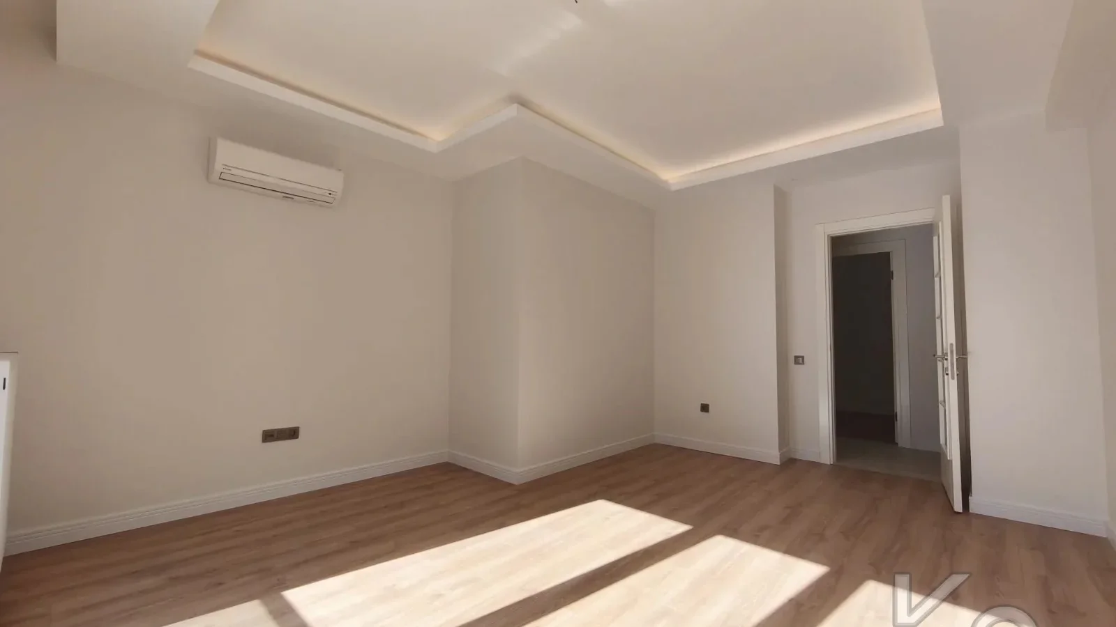 Academy Suadi̇ye Bağdat Caddesi̇ne Yakin Yüksek Gi̇ri̇ş Renöveli̇ 75m2 Net 2+1