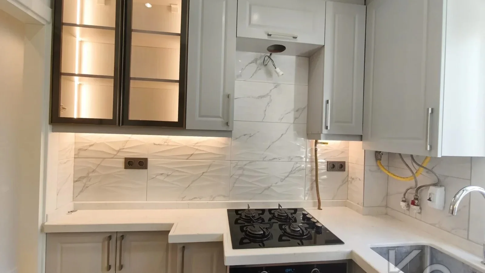 Academy Suadi̇ye Bağdat Caddesi̇ne Yakin Yüksek Gi̇ri̇ş Renöveli̇ 75m2 Net 2+1