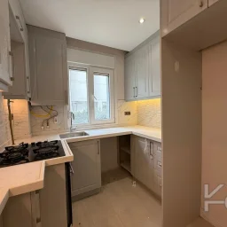 Academy Suadi̇ye Bağdat Caddesi̇ne Yakin Yüksek Gi̇ri̇ş Renöveli̇ 75m2 Net 2+1