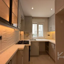 Academy Suadi̇ye Bağdat Caddesi̇ne Yakin Yüksek Gi̇ri̇ş Renöveli̇ 75m2 Net 2+1