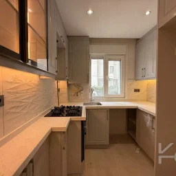 Academy Suadi̇ye Bağdat Caddesi̇ne Yakin Yüksek Gi̇ri̇ş Renöveli̇ 75m2 Net 2+1