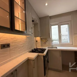 Academy Suadi̇ye Bağdat Caddesi̇ne Yakin Yüksek Gi̇ri̇ş Renöveli̇ 75m2 Net 2+1