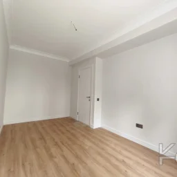 Academy Suadi̇ye Bağdat Caddesi̇ne Yakin Yüksek Gi̇ri̇ş Renöveli̇ 75m2 Net 2+1