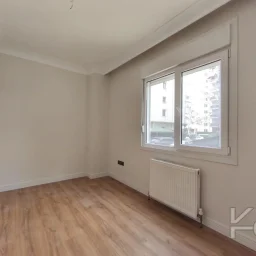 Academy Suadi̇ye Bağdat Caddesi̇ne Yakin Yüksek Gi̇ri̇ş Renöveli̇ 75m2 Net 2+1