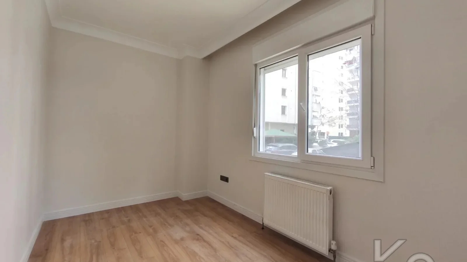 Academy Suadi̇ye Bağdat Caddesi̇ne Yakin Yüksek Gi̇ri̇ş Renöveli̇ 75m2 Net 2+1