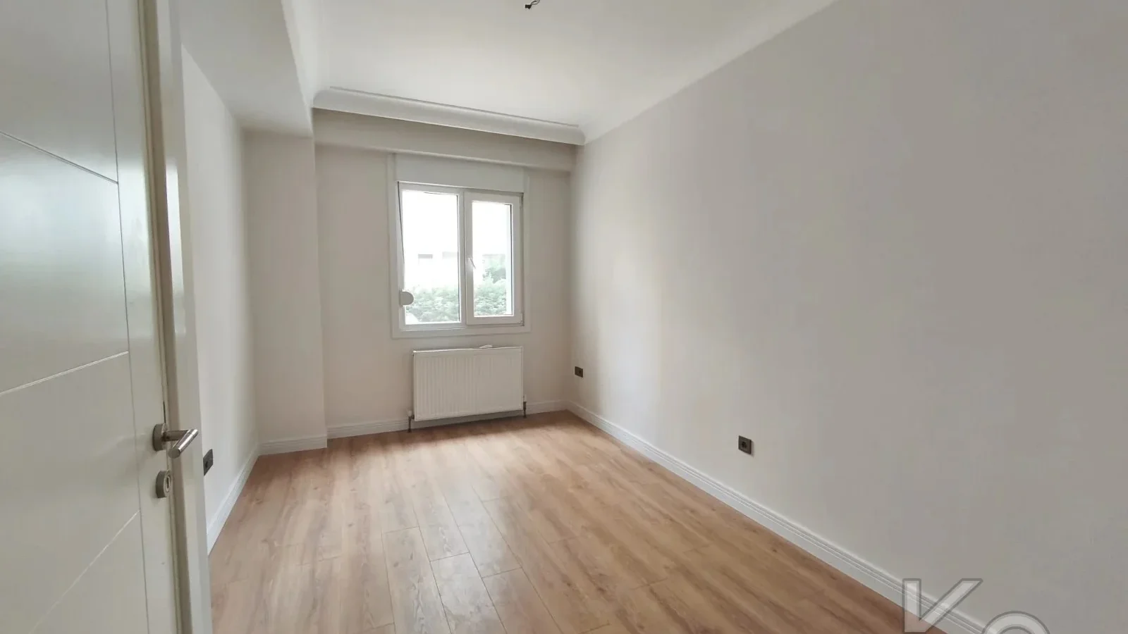 Academy Suadi̇ye Bağdat Caddesi̇ne Yakin Yüksek Gi̇ri̇ş Renöveli̇ 75m2 Net 2+1