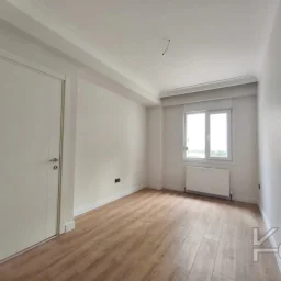 Academy Suadi̇ye Bağdat Caddesi̇ne Yakin Yüksek Gi̇ri̇ş Renöveli̇ 75m2 Net 2+1
