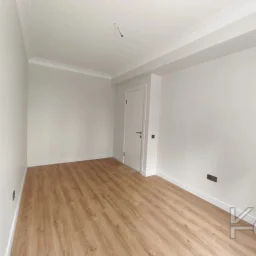 Academy Suadi̇ye Bağdat Caddesi̇ne Yakin Yüksek Gi̇ri̇ş Renöveli̇ 75m2 Net 2+1