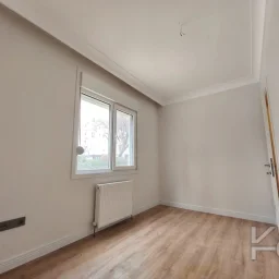 Academy Suadi̇ye Bağdat Caddesi̇ne Yakin Yüksek Gi̇ri̇ş Renöveli̇ 75m2 Net 2+1