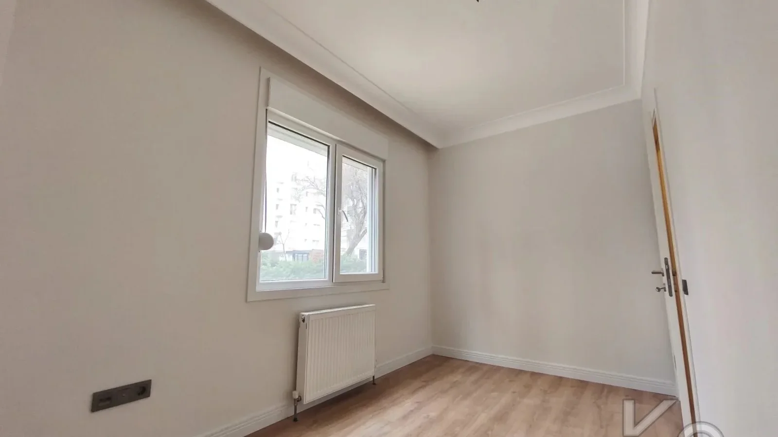 Academy Suadi̇ye Bağdat Caddesi̇ne Yakin Yüksek Gi̇ri̇ş Renöveli̇ 75m2 Net 2+1