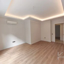 Academy Suadi̇ye Bağdat Caddesi̇ne Yakin Yüksek Gi̇ri̇ş Renöveli̇ 75m2 Net 2+1