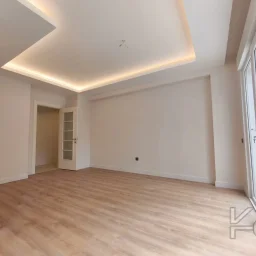 Academy Suadi̇ye Bağdat Caddesi̇ne Yakin Yüksek Gi̇ri̇ş Renöveli̇ 75m2 Net 2+1