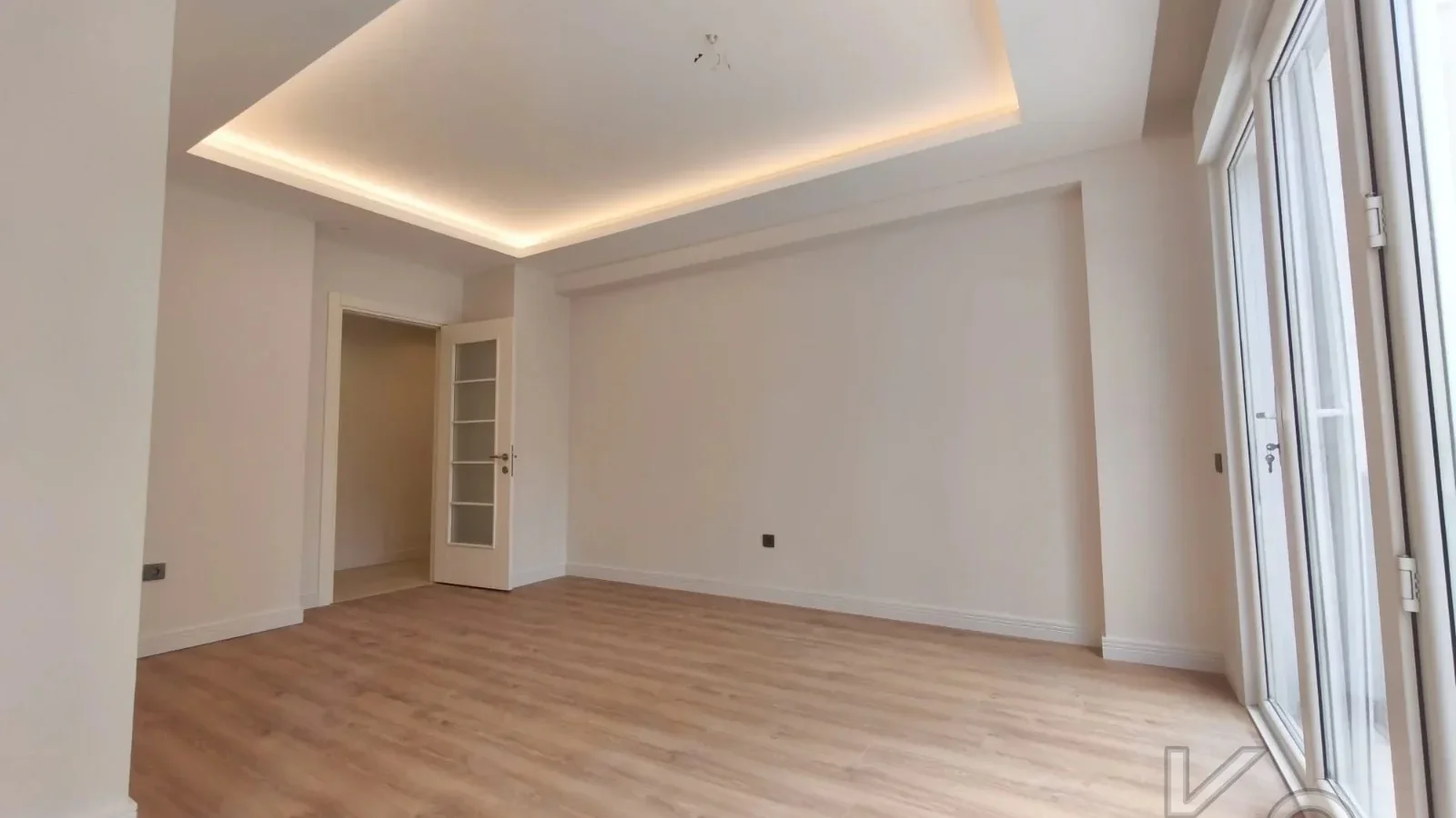 Academy Suadi̇ye Bağdat Caddesi̇ne Yakin Yüksek Gi̇ri̇ş Renöveli̇ 75m2 Net 2+1