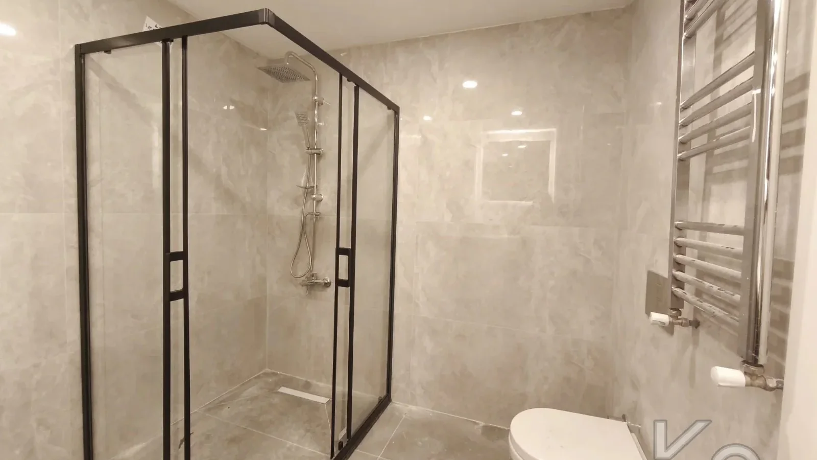 Academy Suadi̇ye Bağdat Caddesi̇ne Yakin Yüksek Gi̇ri̇ş Renöveli̇ 75m2 Net 2+1