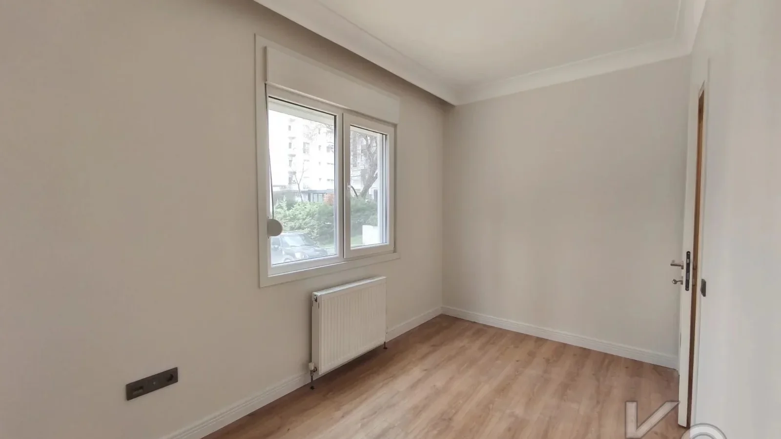 Academy Suadi̇ye Bağdat Caddesi̇ne Yakin Yüksek Gi̇ri̇ş Renöveli̇ 75m2 Net 2+1