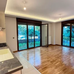 Academy Göztepe Bahariyeli Sokakta Bağdat'a Yakın 100m2 2+1 Balkonlu