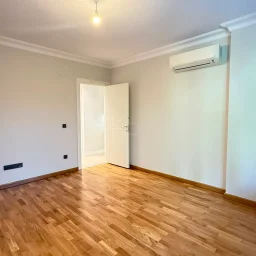 Academy Göztepe Bahariyeli Sokakta Bağdat'a Yakın 100m2 2+1 Balkonlu