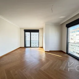 Laci̇vert Cadde Suadi̇ye'de Bağdat Caddesi̇'ne Ve Sahi̇le Yakin Net 100 M² 3+1