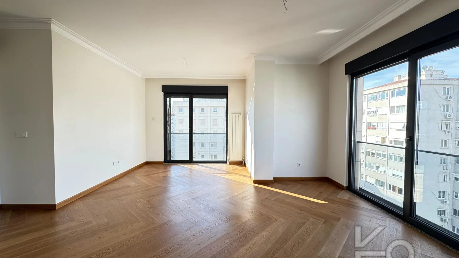 Laci̇vert Cadde Suadi̇ye'de Bağdat Caddesi̇'ne Ve Sahi̇le Yakin Net 100 M² 3+1