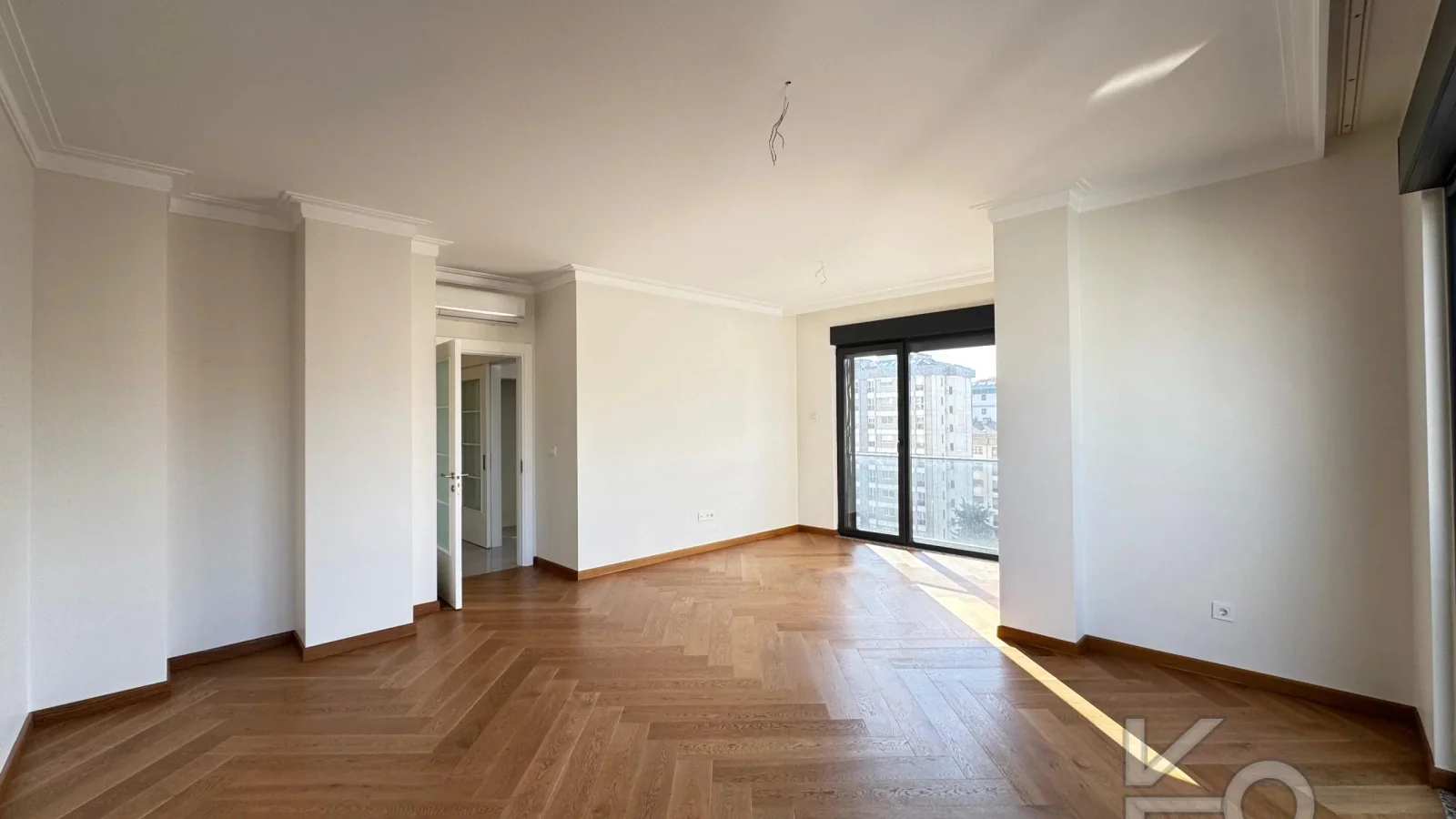 Laci̇vert Cadde Suadi̇ye'de Bağdat Caddesi̇'ne Ve Sahi̇le Yakin Net 100 M² 3+1