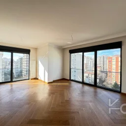 Laci̇vert Cadde Suadi̇ye'de Bağdat Caddesi̇'ne Ve Sahi̇le Yakin Net 100 M² 3+1
